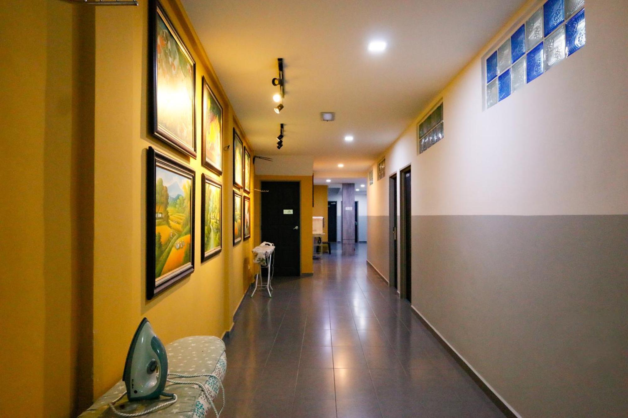 Travelland Hotel *