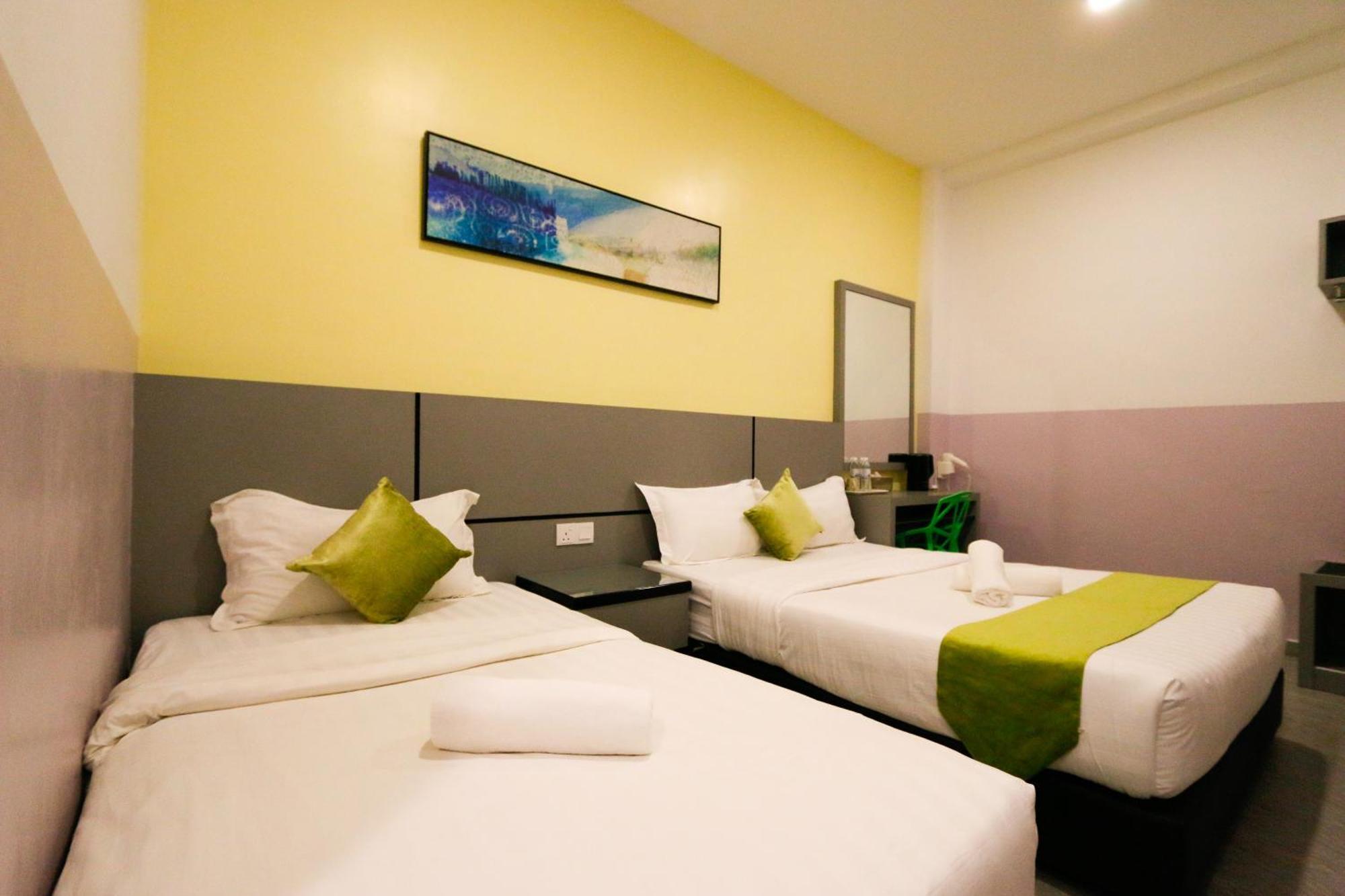 Travelland Hotel *
